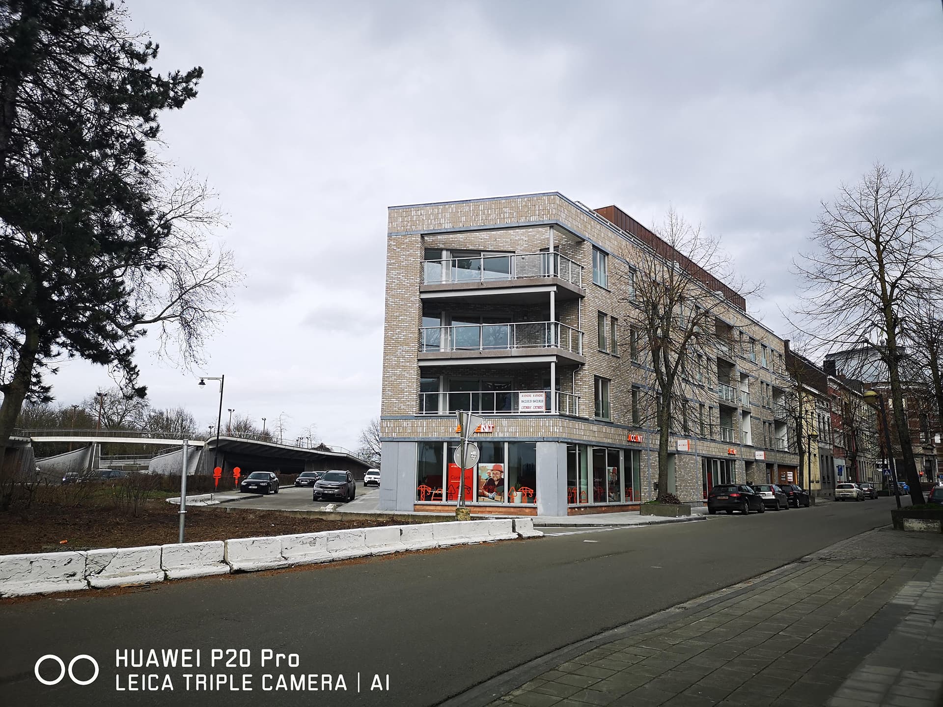 Rez commercial — rue d'Egmont à Mons